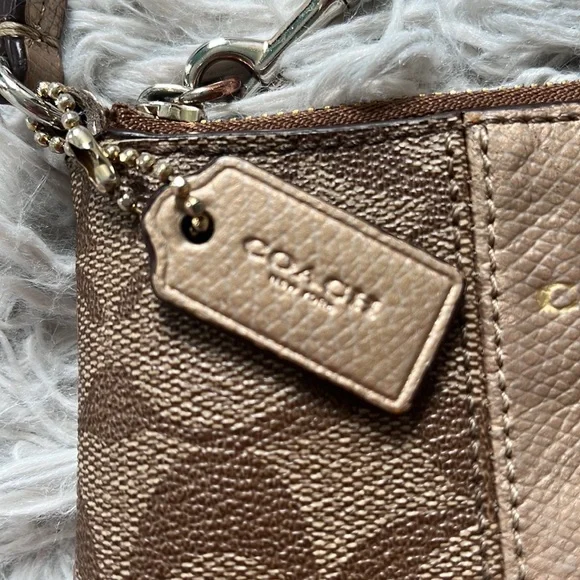 coach wristlet - Picture 4 of 6